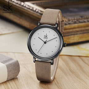 Relógio Retro Feminino Minimalista Pulseira em Couro